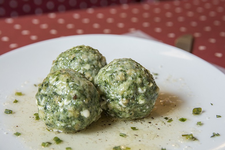 Spinatknödel mit Parmesan - Rezept | GuteKueche.de