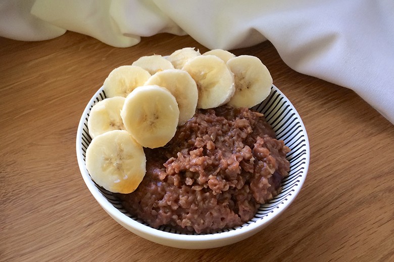 Schoko-Porridge mit Haselnuss