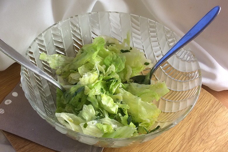 Frischer grüner Blattsalat