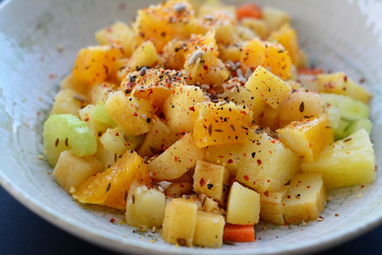 Bunter Kartoffelsalat mit Obst