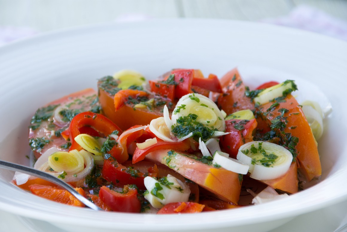 Paprika-Tomaten-Salat - Rezept | GuteKueche.de