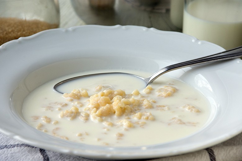 Riebelesuppe mit Milch
