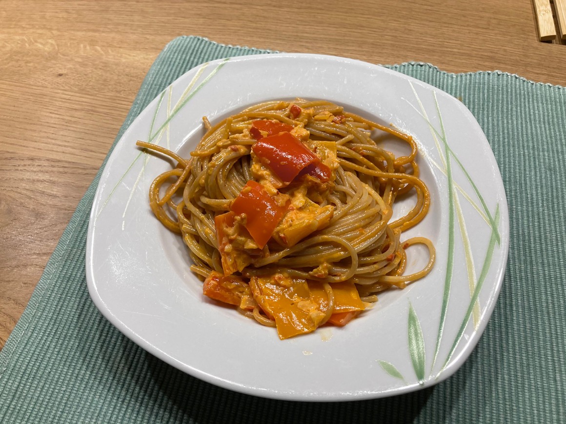 Spaghetti mit Paprikasoße