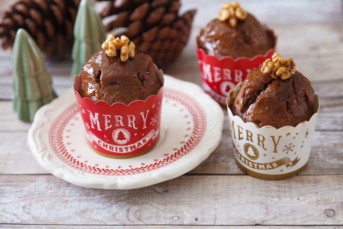 Weihnachtliche Muffins mit Marzipan und Walnüssen