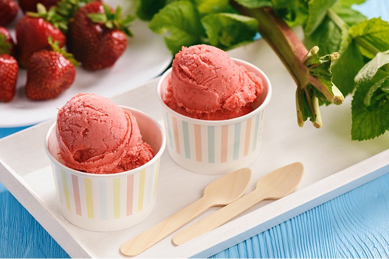Rhabarber-Erdbeer-Eis