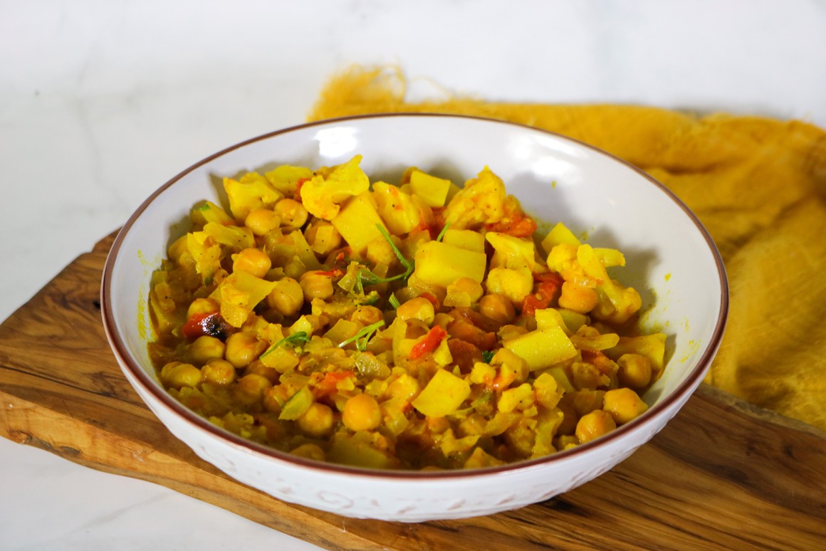 Blumenkohl-Kartoffel-Curry mit Kichererbsen