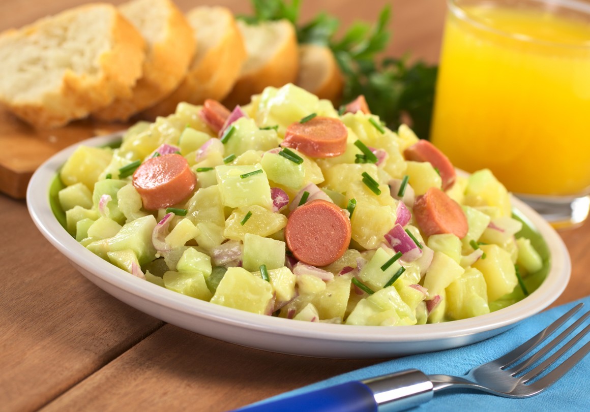 Kartoffelsalat mit Wiener Würstchen - Rezept | GuteKueche.de