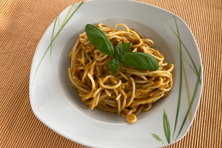 Spaghetti mit Möhrensoße