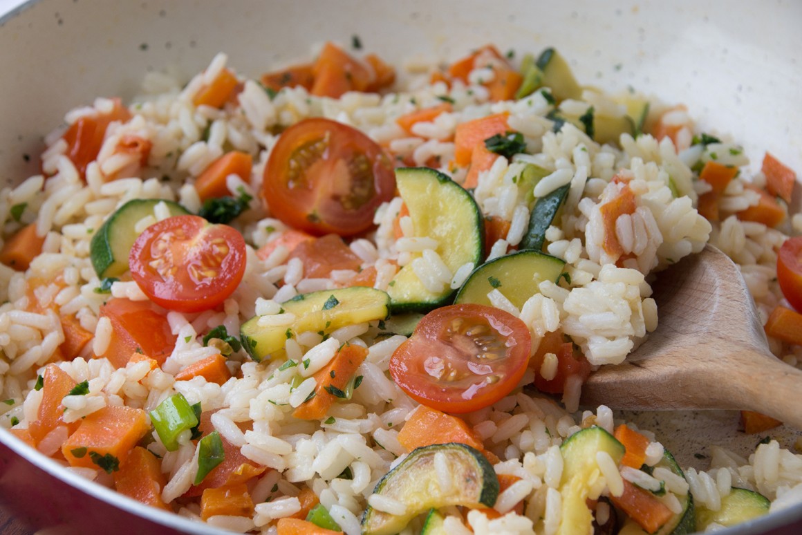 Zucchini-Tomaten-Reis-Pfanne - Rezept | GuteKueche.de