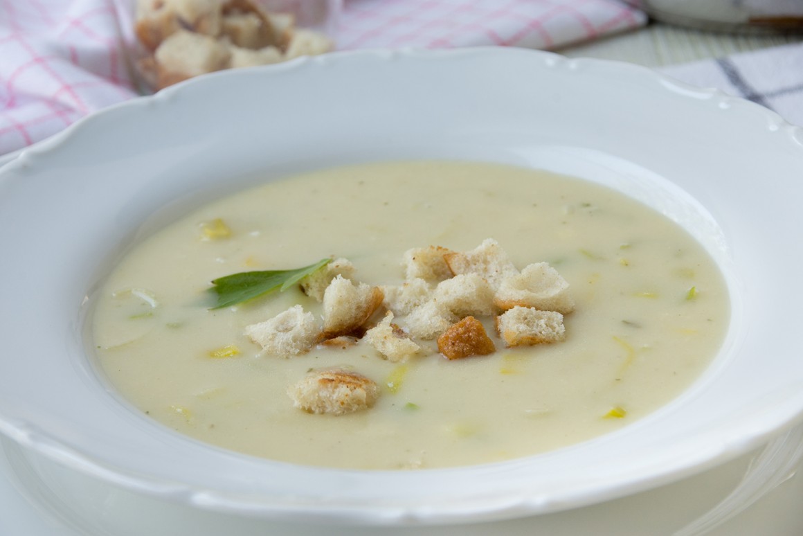Käse-Lauch-Suppe mit Schmelzkäse