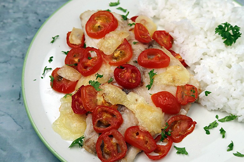 Seefisch mit Tomaten