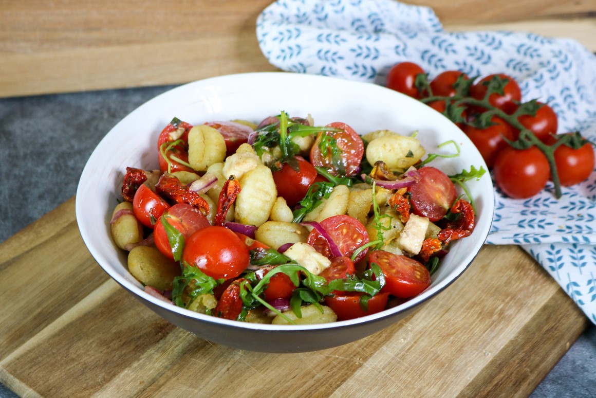 Mediterraner Gnocchi-Salat