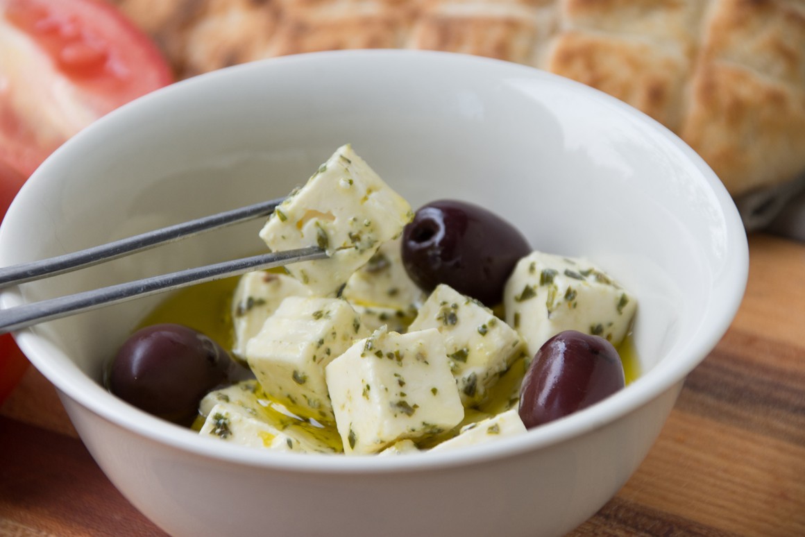 Eingelegter Fetakäse in Olivenöl