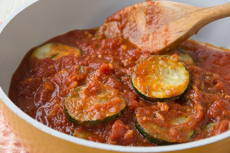Tomaten-Zucchini-Pfanne - Rezept | GuteKueche.de
