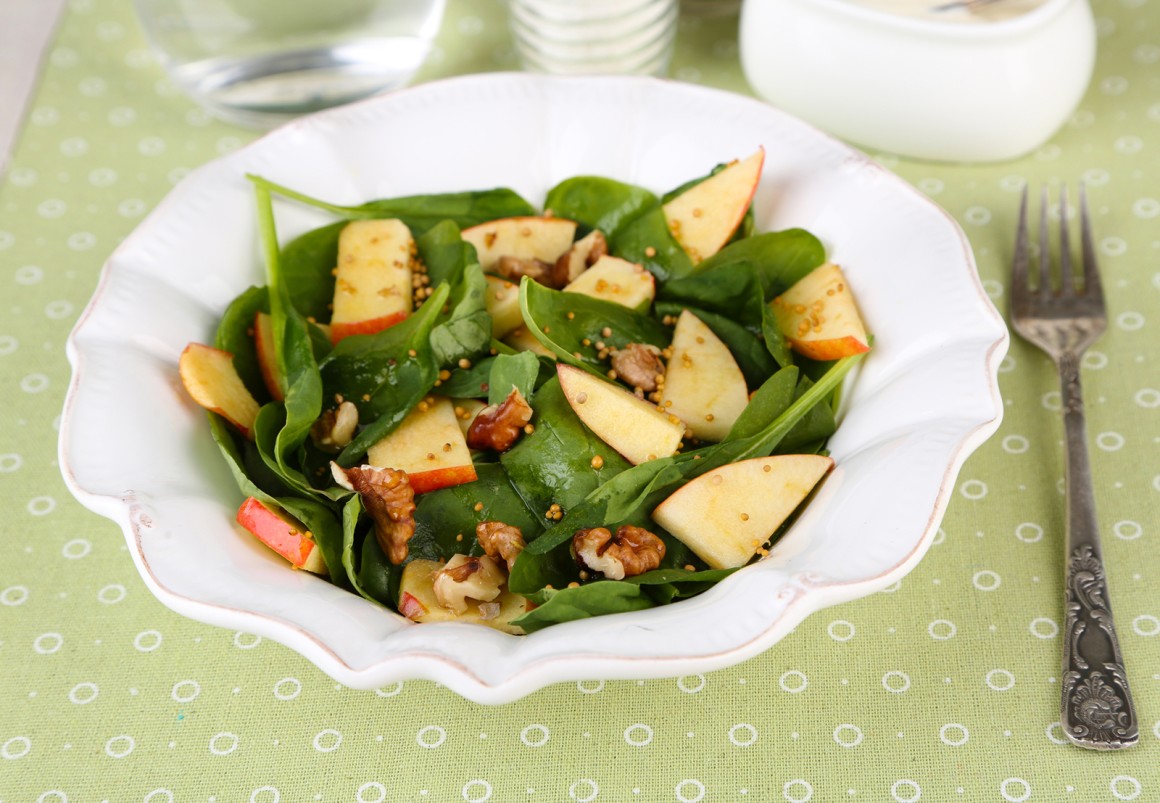 Fruchtiger Walnuss-Spinat-Salat