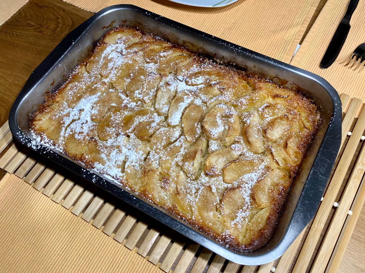 Ofenpfannkuchen mit Apfel