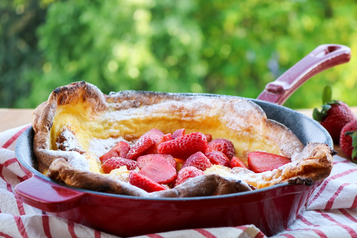 Ofenpfannkuchen mit Erdbeeren
