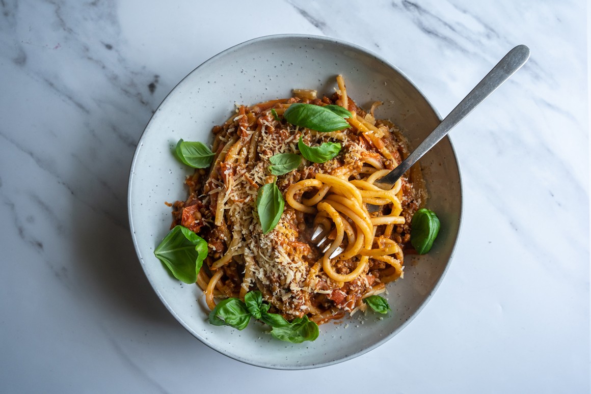 Linsen-Bolognese mit Spaghetti