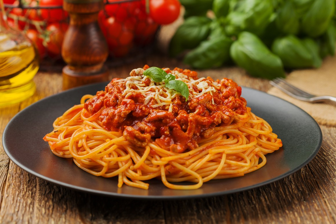 Spaghetti mit veganer Soja-Bolognese