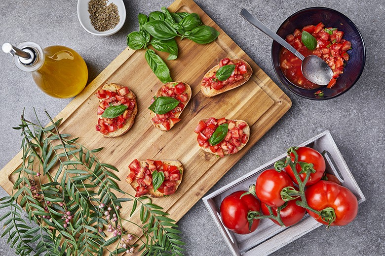 Bruschetta mit Tomaten und Knoblauch - Rezept | GuteKueche.de