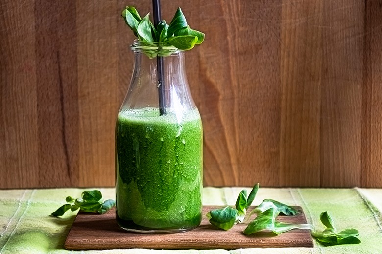 Grüner Smoothie mit Feldsalat