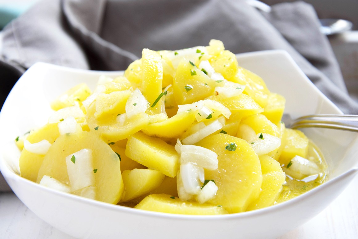 Herzhafter Kartoffelsalat mit Essig und Öl Rezept | GuteKueche.de