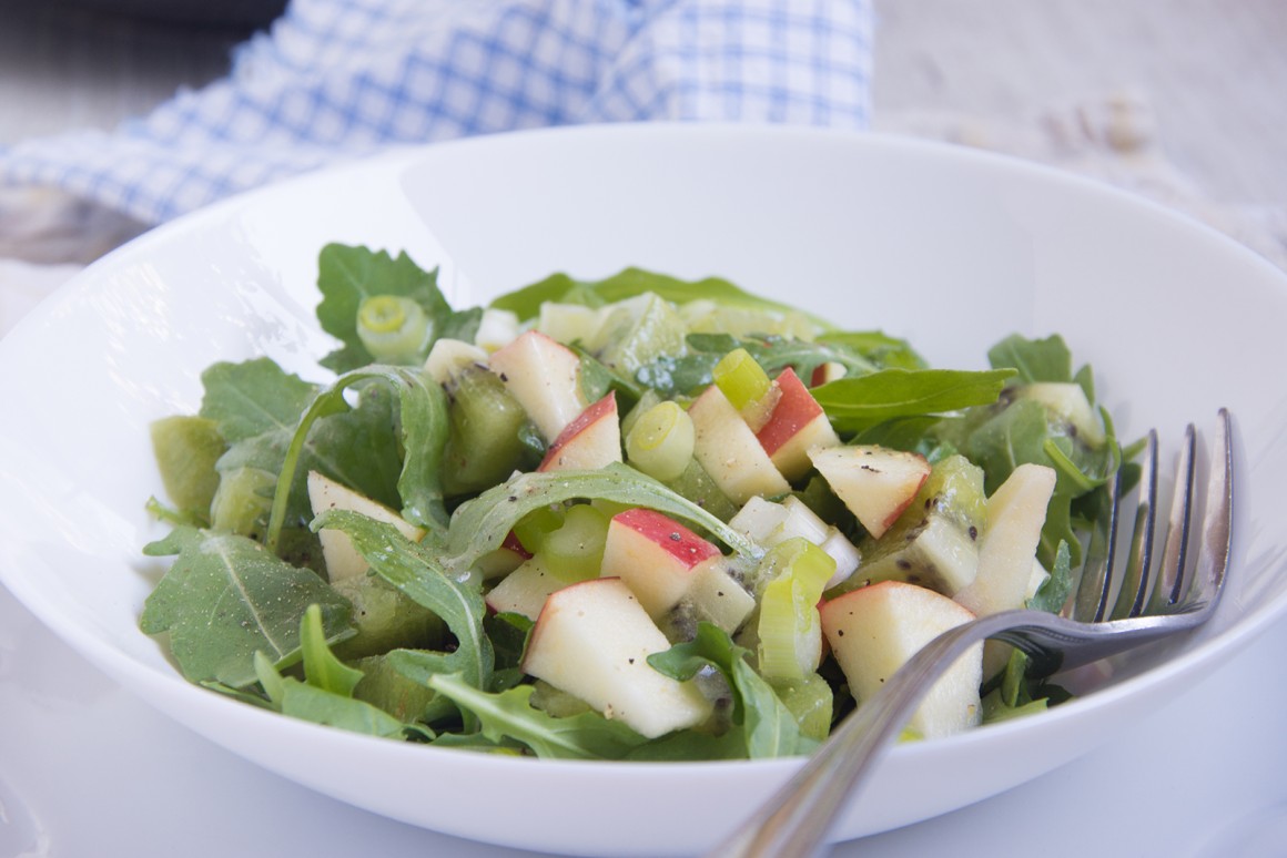 Apfel-Kiwi-Salat mit Rucola