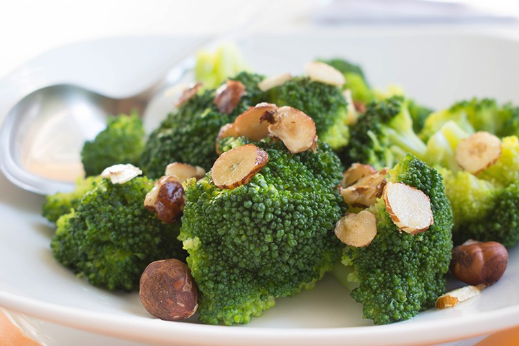 Broccoli mit Nussbutter