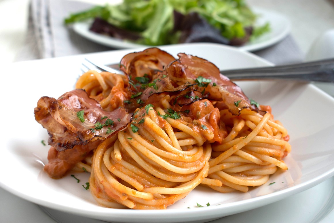 Spaghetti mit cremiger Tomatensauce - Rezept | GuteKueche.de