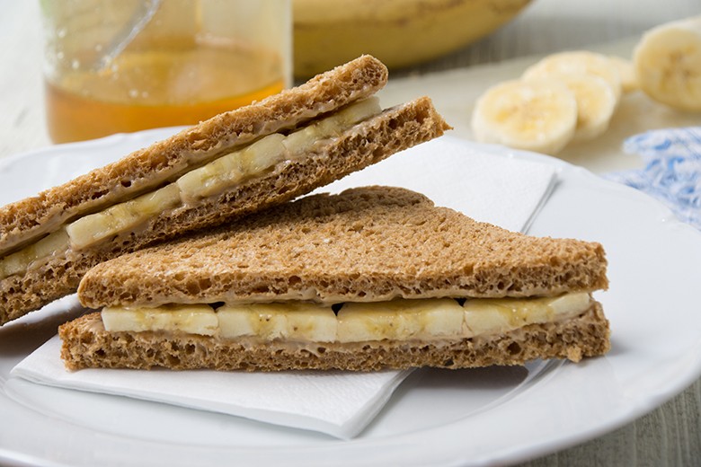 Süßes Mandel-Bananen-Sandwich