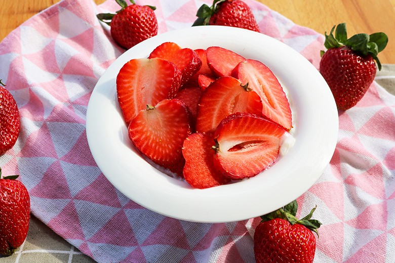 Erdbeeren auf Vanillereis