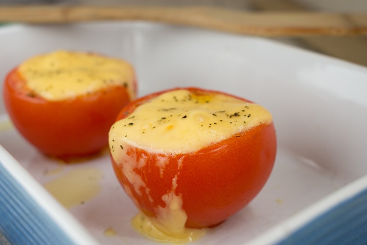 Tomaten mit Käsehaube