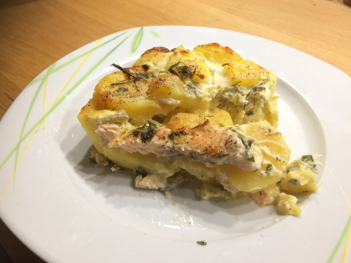 Kartoffelgratin mit Lachs - Rezept | GuteKueche.de