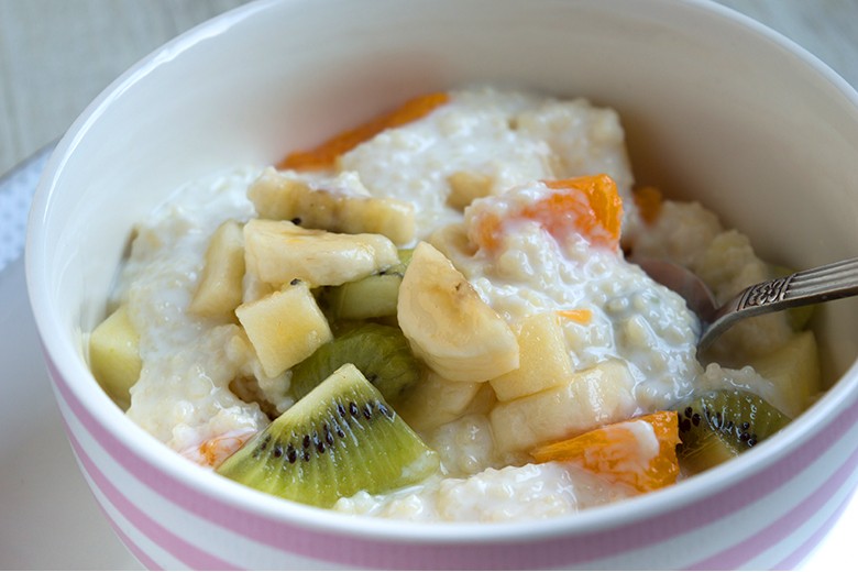 Joghurt-Couscous mit Obstsalat
